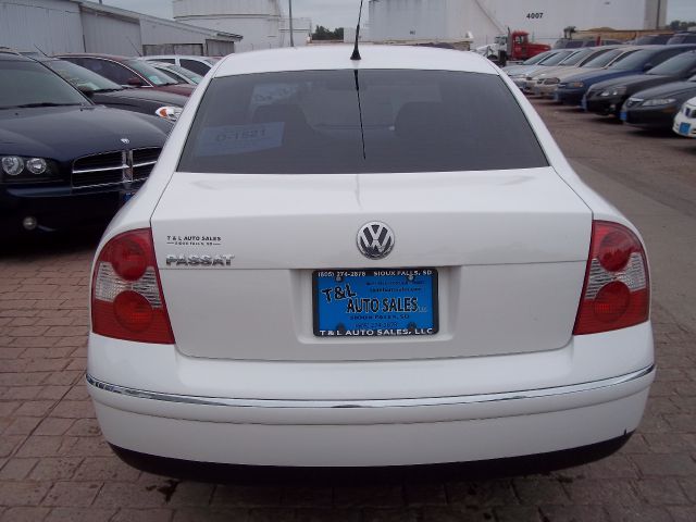 Volkswagen Passat 2002 photo 1