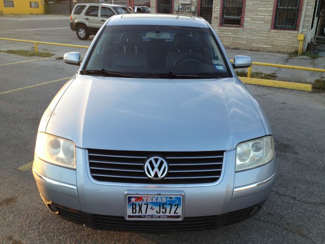 Volkswagen Passat 2002 photo 1