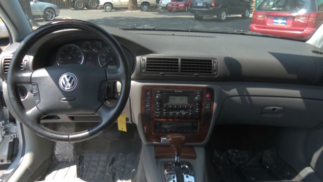 Volkswagen Passat 2002 photo 2