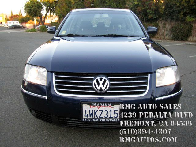 Volkswagen Passat LS W/leather Seats Sedan