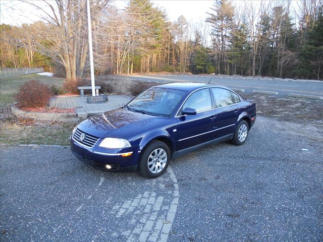 Volkswagen Passat FWD 4dr Sport Sedan