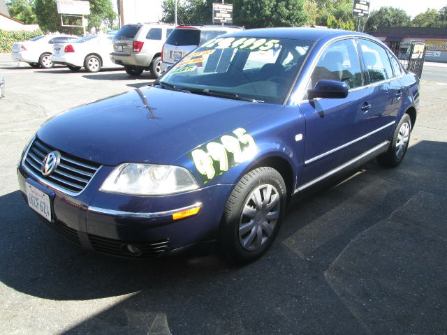 Volkswagen Passat FWD 4dr Sport Sedan