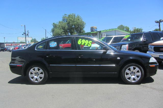 Volkswagen Passat LS W/leather Seats Sedan