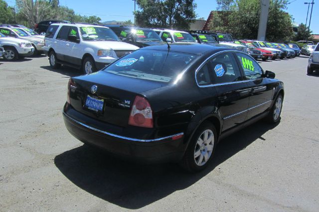 Volkswagen Passat 2002 photo 1