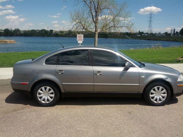 Volkswagen Passat FWD 4dr Sport Sedan