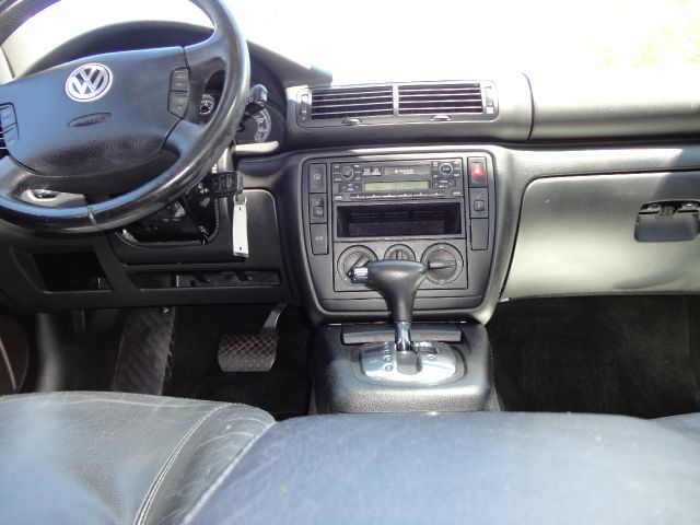 Volkswagen Passat 2002 photo 9