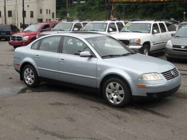 Volkswagen Passat LS W/leather Seats Sedan