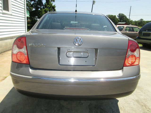 Volkswagen Passat 2002 photo 1