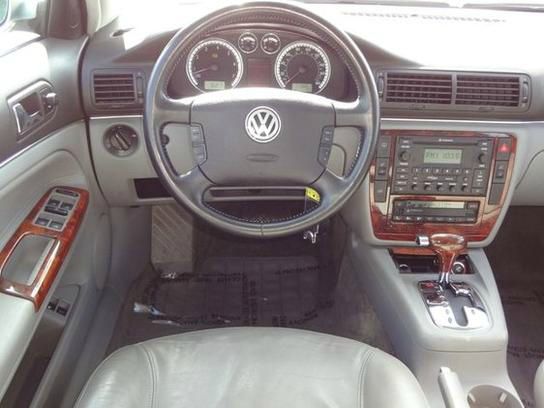 Volkswagen Passat 2002 photo 1