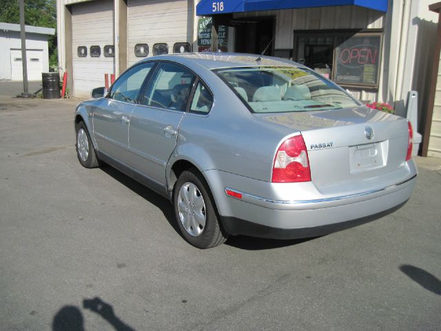 Volkswagen Passat 2002 photo 1