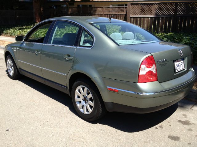 Volkswagen Passat 2002 photo 2