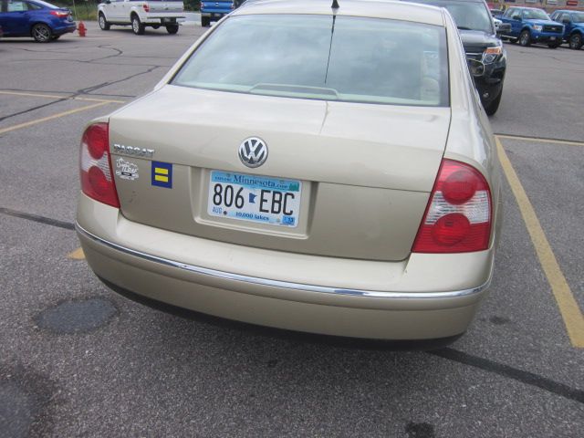 Volkswagen Passat 2003 photo 1