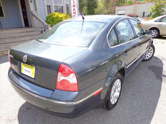 Volkswagen Passat 2003 photo 1