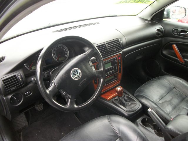 Volkswagen Passat SE Crew Cab 4WD FFV Sedan