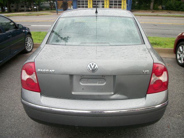 Volkswagen Passat 2003 photo 1