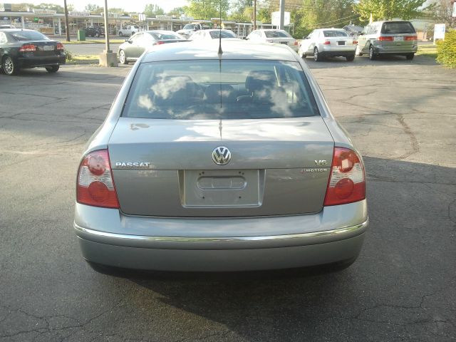 Volkswagen Passat LS W/leather Seats Sedan