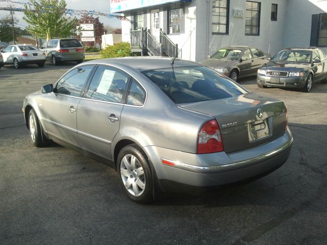 Volkswagen Passat 2003 photo 1