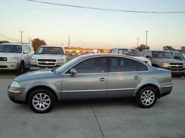 Volkswagen Passat 2003 photo 1