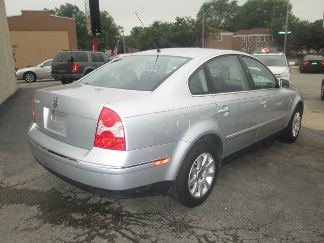 Volkswagen Passat 2003 photo 1