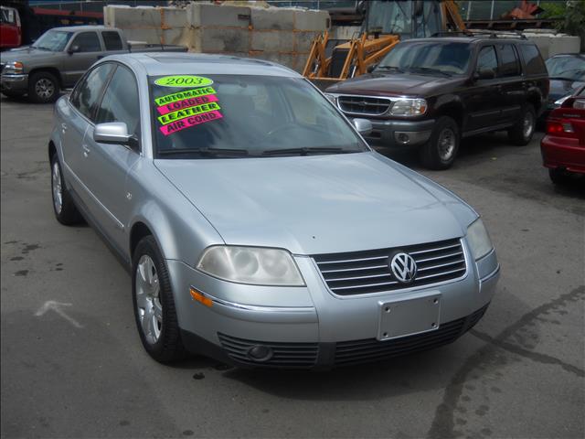 Volkswagen Passat 2003 photo 1