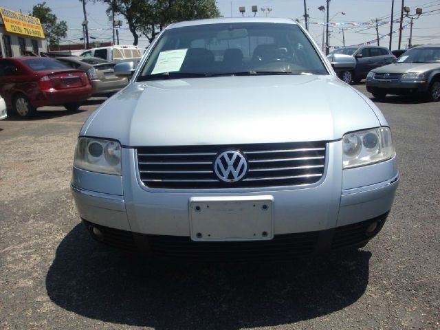 Volkswagen Passat 2003 photo 1