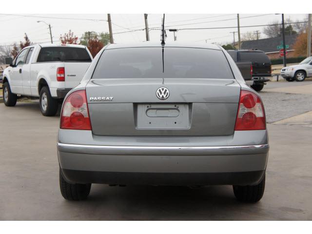 Volkswagen Passat 2003 photo 2