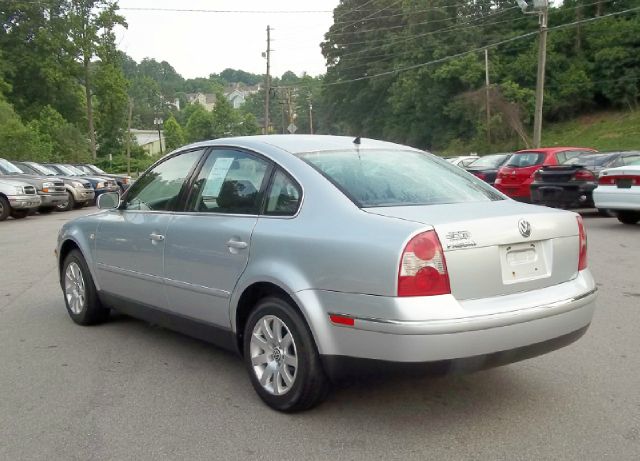 Volkswagen Passat 2003 photo 1