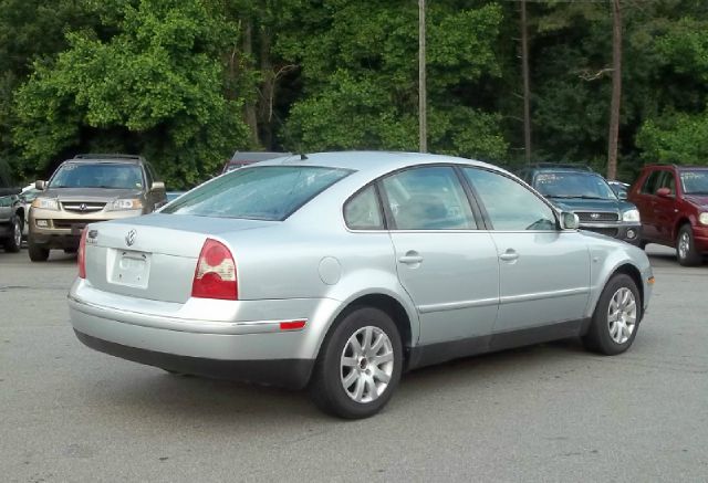 Volkswagen Passat 2003 photo 2