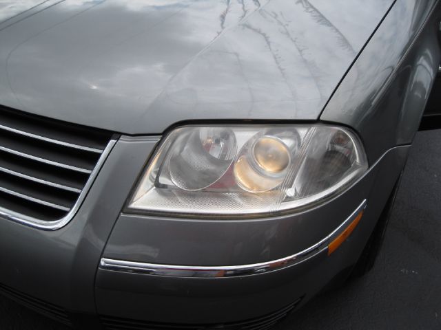 Volkswagen Passat 2003 photo 1