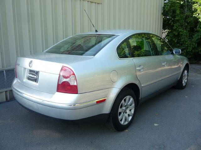 Volkswagen Passat 2003 photo 1