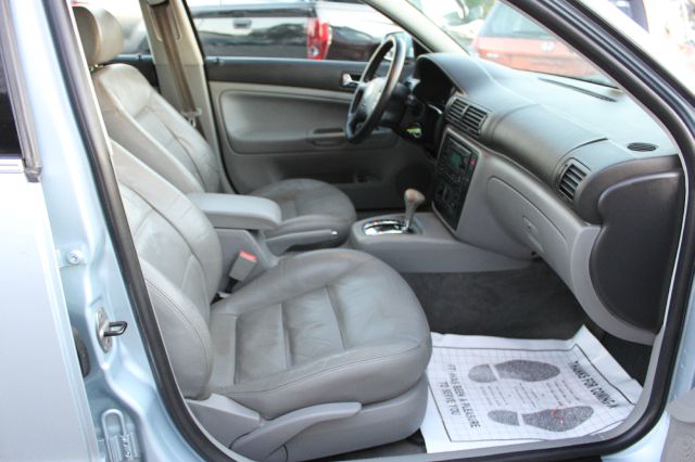 Volkswagen Passat 2003 photo 1