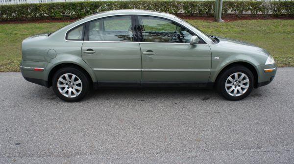 Volkswagen Passat 2003 photo 1