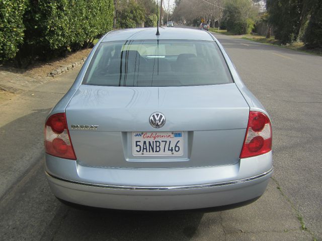 Volkswagen Passat 2003 photo 1