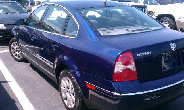 Volkswagen Passat FWD 4dr Sport Sedan