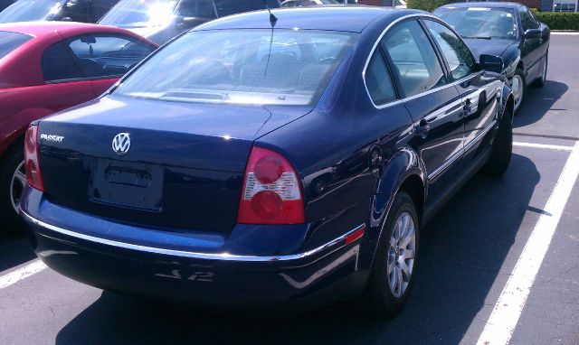 Volkswagen Passat 2003 photo 1