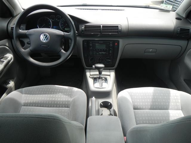 Volkswagen Passat 2003 photo 1