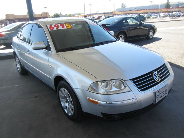 Volkswagen Passat 2003 photo 1