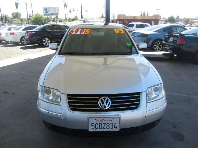 Volkswagen Passat 2003 photo 2