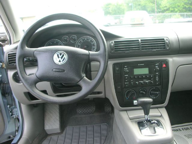 Volkswagen Passat 2003 photo 2