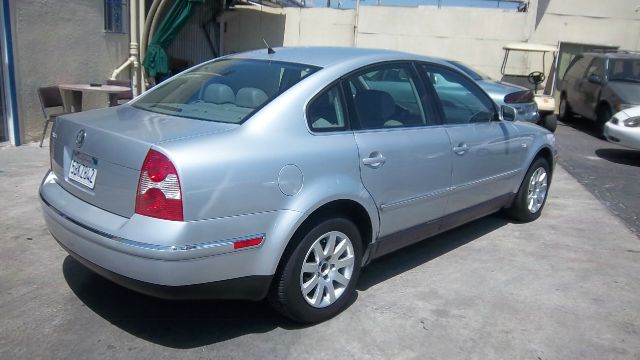 Volkswagen Passat 2003 photo 21