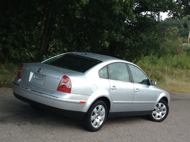 Volkswagen Passat 2003 photo 1