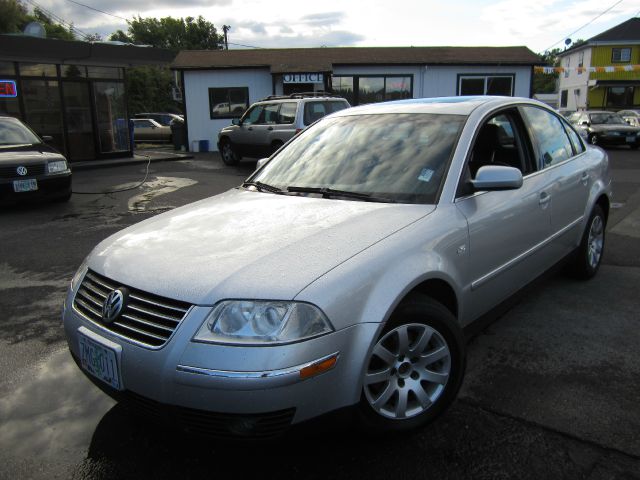 Volkswagen Passat FWD 4dr Sport Sedan