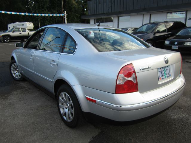 Volkswagen Passat 2003 photo 1