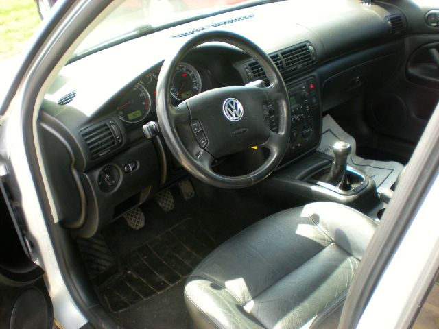 Volkswagen Passat 2003 photo 1