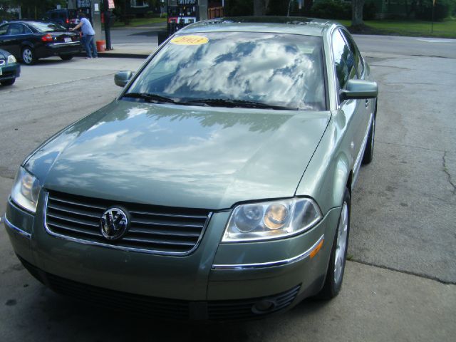 Volkswagen Passat 2003 photo 1