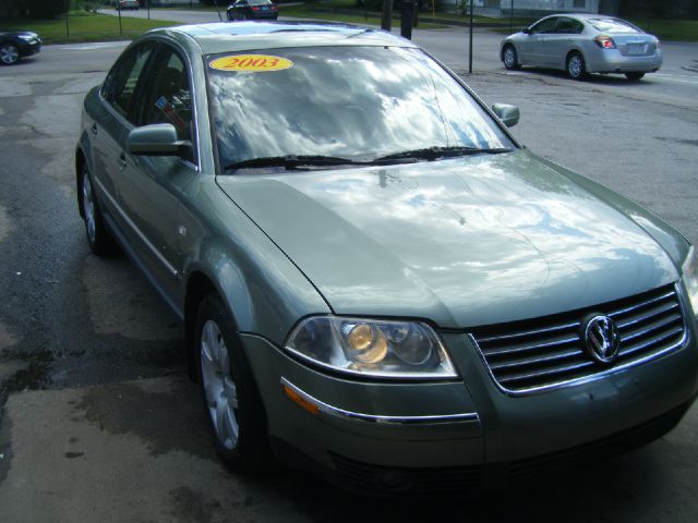 Volkswagen Passat 2003 photo 2