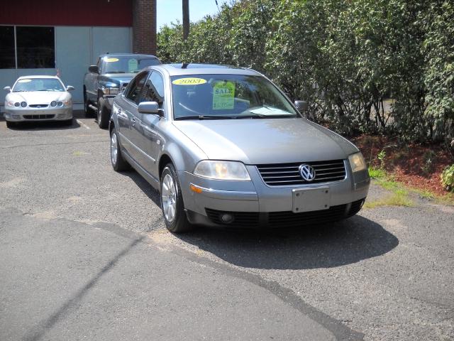 Volkswagen Passat 2003 photo 1