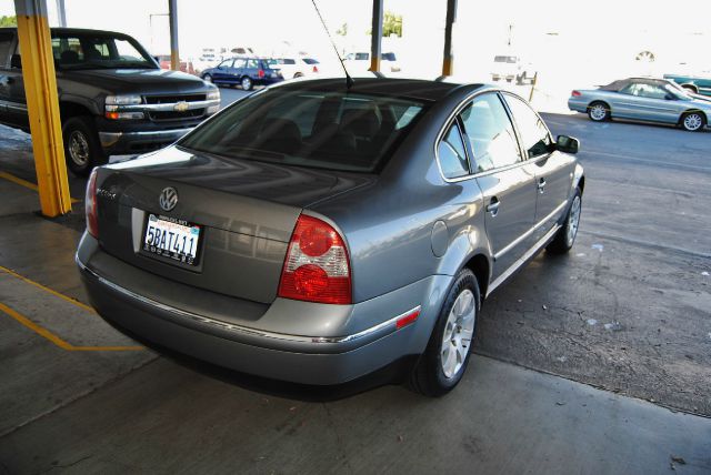 Volkswagen Passat 2003 photo 4