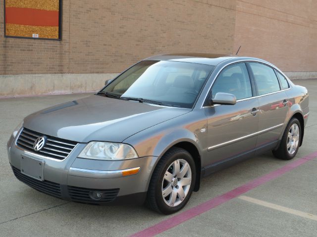 Volkswagen Passat 2003 photo 1