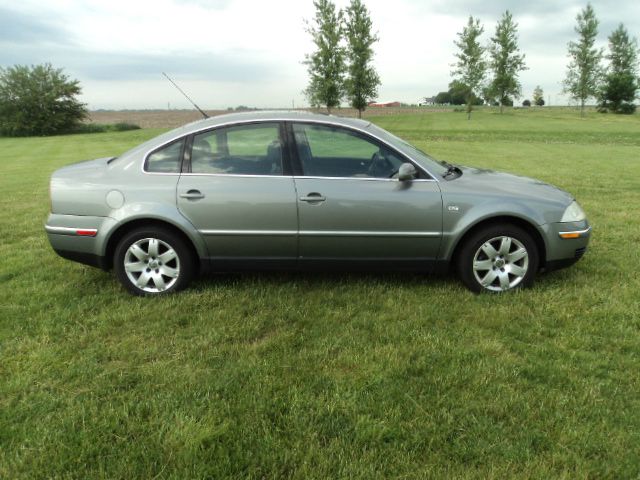 Volkswagen Passat 2003 photo 1